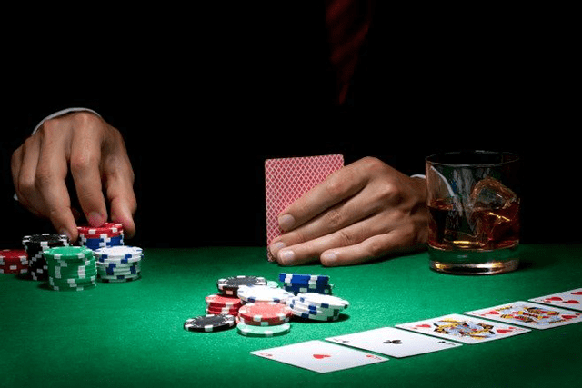 Danh gia doi thu trong game bai poker