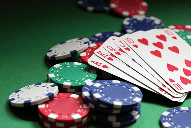 Nên hay không nên phóng đại tầm quan trọng của một số thẻ và tay bài trong Video Poker?
