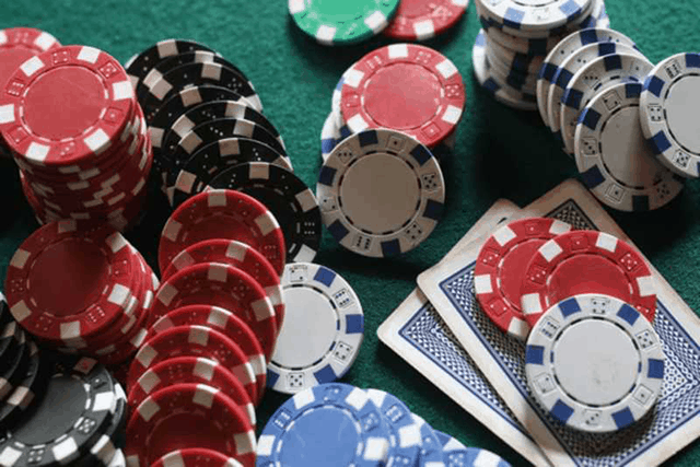 Chia khoa chien thang khi choi Poker online