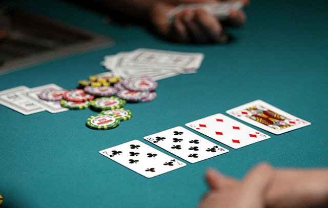 Ba lý do để kiếm tiền với poker trực tuyến
