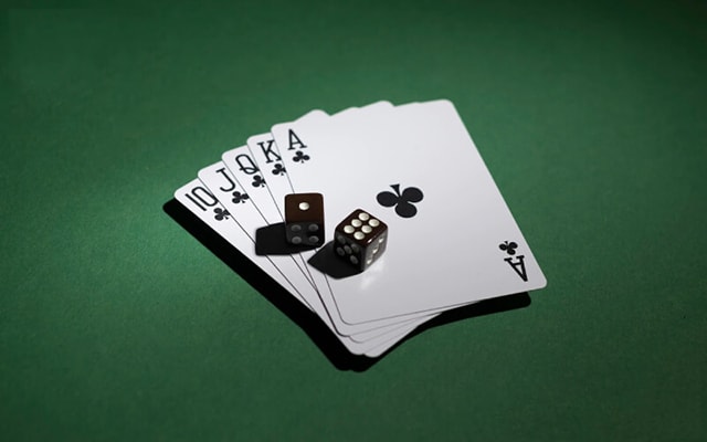 Các quy tắc cơ bản dễ thắng khi chơi Blackjack mà bạn cần biết