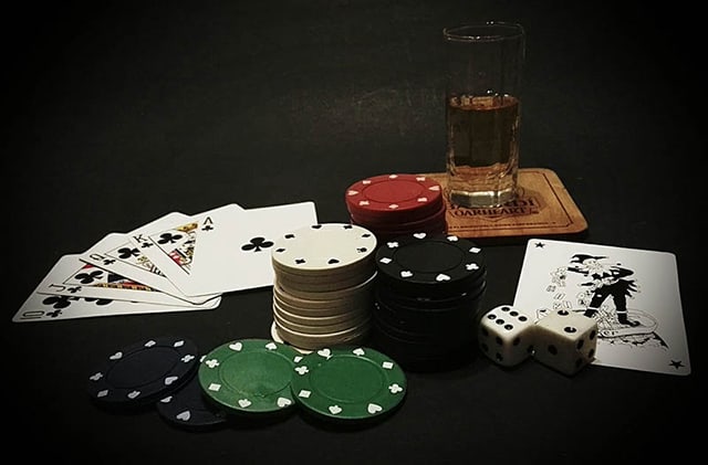 Cách xếp hạng các tay chơi theo luật của game cược Poker